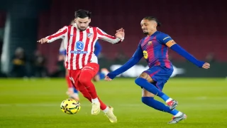 برشلونة يتغلب على أتلتيكو مدريد 3-1 في قمة لاليغا